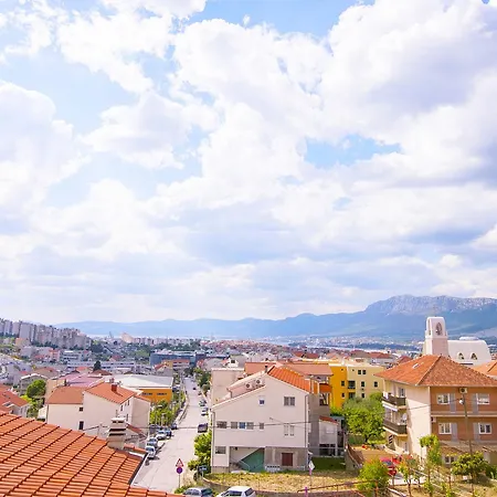 Hotel Iskra 3*